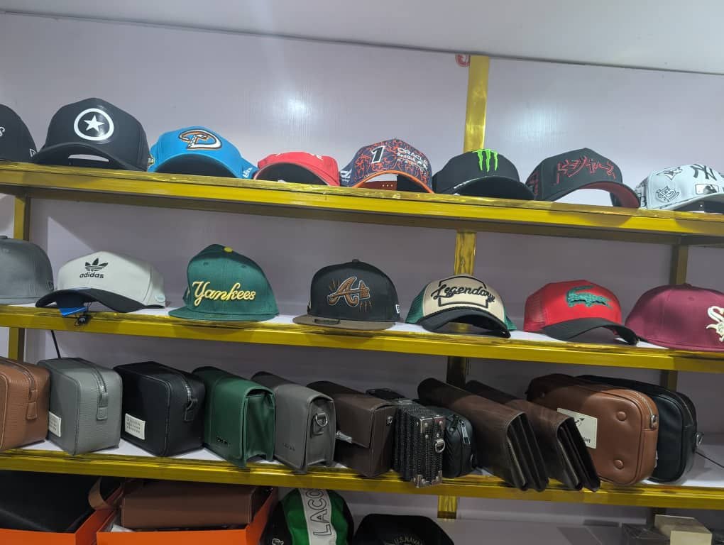 Caps